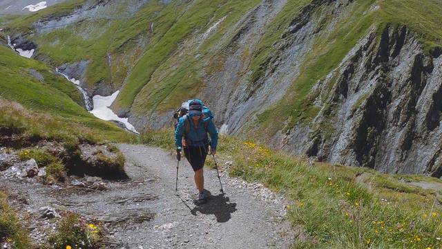 Tour du Mont Blanc | 5/8 | Rifugio Walter Bonatti - Camp Des Glaciers | TMB Lipiec | Film 4K смотреть онлайн