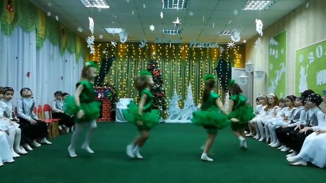 Танец Ёлочек (старшая группа) смотреть онлайн