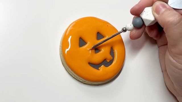 HALLOWEEN COOKIES | Satisfying Cookie Decorating of Halloween Cookies w/ Royal Icing ~ Spooky Music смотреть онлайн