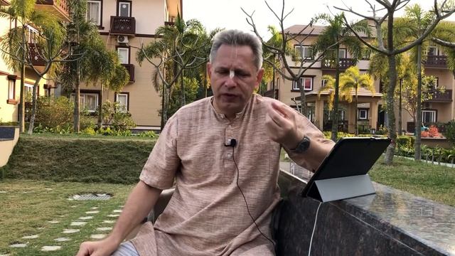 — Земля ? плоская, а ? Луна излучает собственный свет? @vrajendraru смотреть онлайн