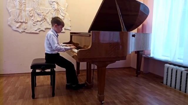 Кузьмичев Богдан. И. Парфёнов "Медвежата играют в мяч" смотреть онлайн