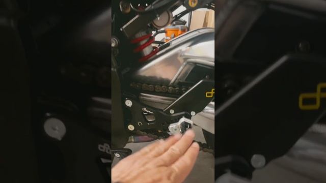 The LightTech GP style Folding Rearsets for our amazing track bike #BMWS1000RR #bmw #1000cc #bmwtec смотреть онлайн