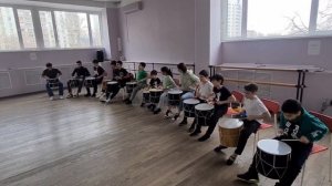 Обучение игре на кавказском барабане палочками.