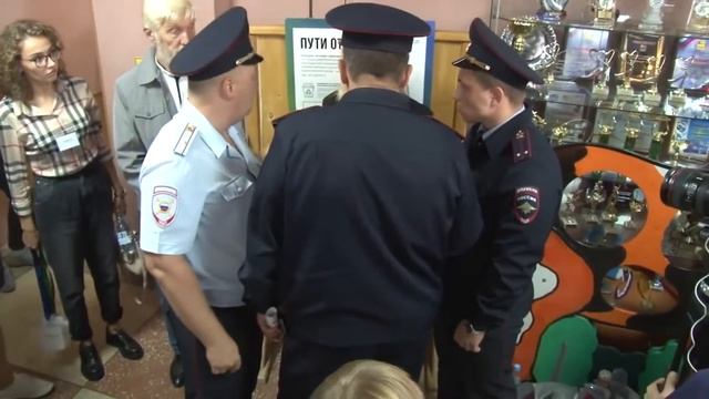 Сотрудники полиции совершают противоправные действия смотреть онлайн