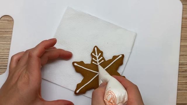 Роспись пряников глазурью для начинающих. Пряничные снежинки, легкие способы росписи. смотреть онлайн