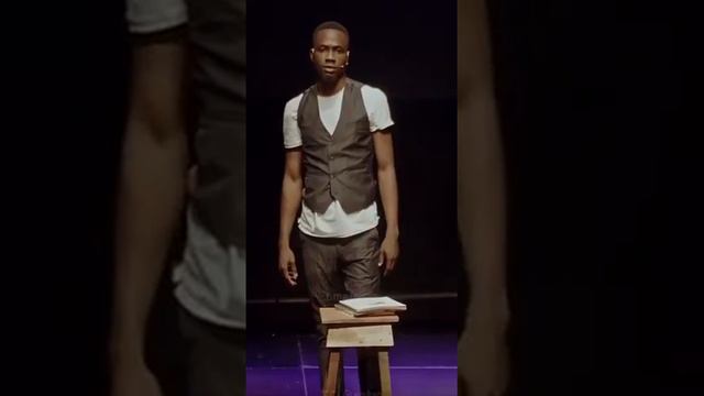 Нигериец пытается доказать, что может читать со скоростью 1679 страниц в минуту - гений мысли смотреть онлайн