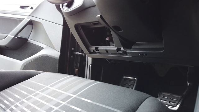 VW Golf MK7 (5G) cabin fuses location смотреть онлайн