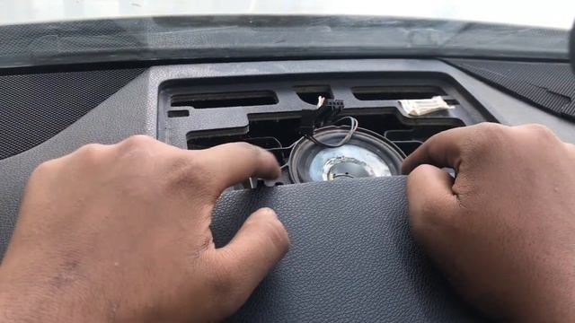 HOW TO REPLACE DASHBOARD SPEAKER IN A C CLASS W204 смотреть онлайн