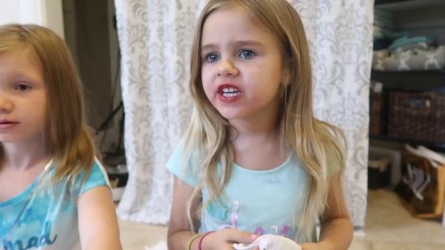 5 YEAR OLDS | Doing their own makeup? (Kids Makeup/Playtime Tutorial) смотреть онлайн