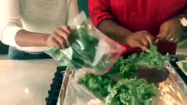 Chef Jernard Wells & Denise Boutte crunchy kale chips смотреть онлайн