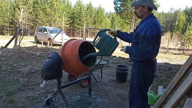 Заливаю стяжку на черновой пол. смотреть онлайн