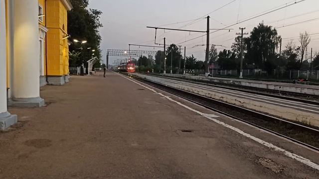 Станция Луга. Прибытие пассажирских поездов из Пскова. смотреть онлайн