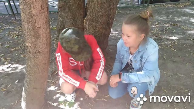 Что она тут делает?! смотреть онлайн