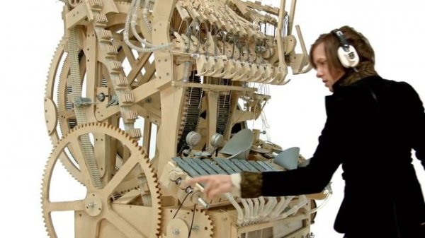 Wintergatan - Marble Machine (music instrument using 2000 marbles).