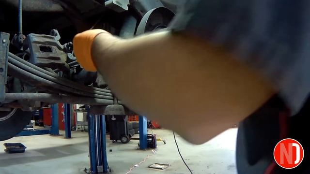 Rear Axle Seal Removal and Installation on a Nissan Xterra Part # 1 | Nissan Doctor смотреть онлайн