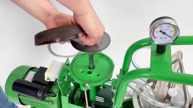 Обслуживание и замена деталей вакуумного насоса поршневого доильного аппарата смотреть онлайн