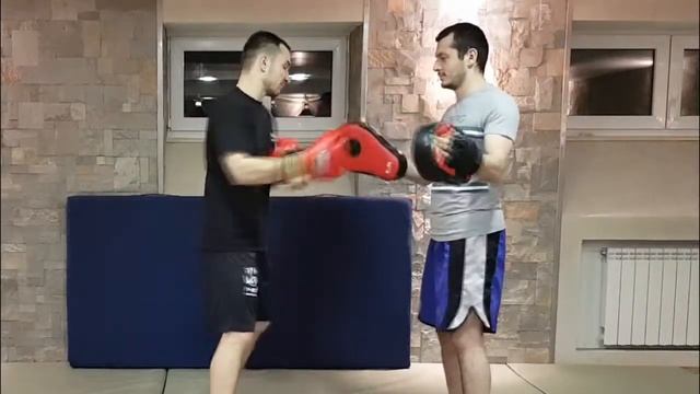 Как бить кулаком, костяшками. Жесткий удар. "Молоточки" смотреть онлайн