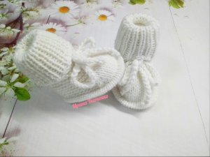 Пинетки спицами для новорожденного__ Подробный МК.mp4