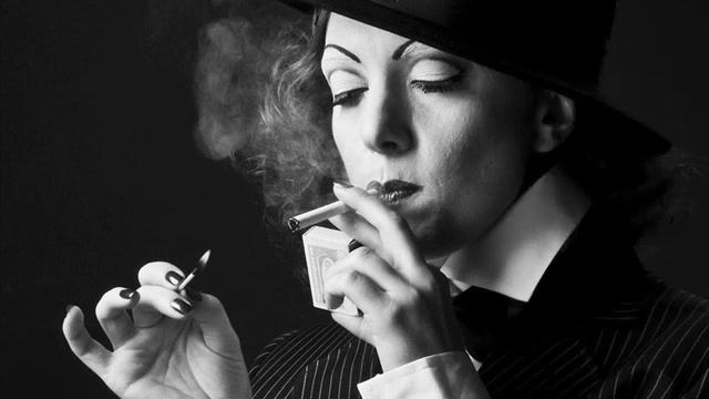 В Маленькой Цыганской Чайной Комнате. смотреть онлайн