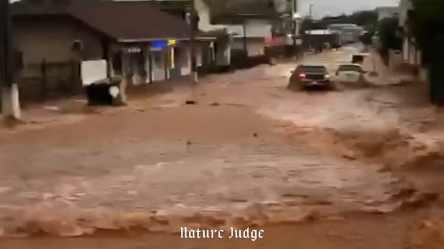 Brazil is turning into a river today! storms, flash floods hit Harmonia & Parana смотреть онлайн
