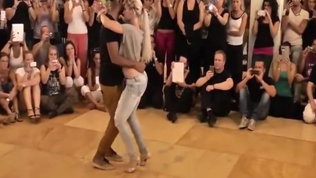 EL BAILE MAS CALIENTE DEL MUNDO смотреть онлайн