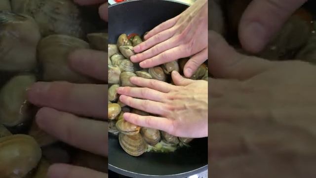 Вонголе и креветки. Супер блюдо для любителей морепродуктов смотреть онлайн