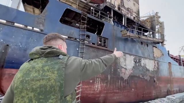 ⚡️«Азовцы» сожгли иностранное судно в порту Мариуполя⚡️ смотреть онлайн
