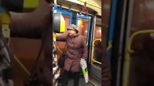 Бабка проехала остановку