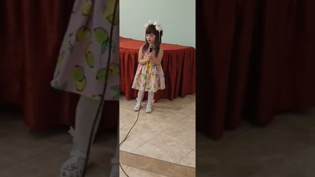 Выступление на сцене смотреть онлайн