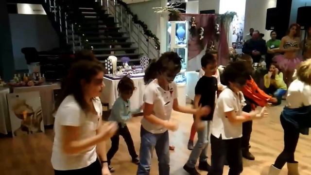 Талантино Бургас - Thriller - Michael Jackson смотреть онлайн