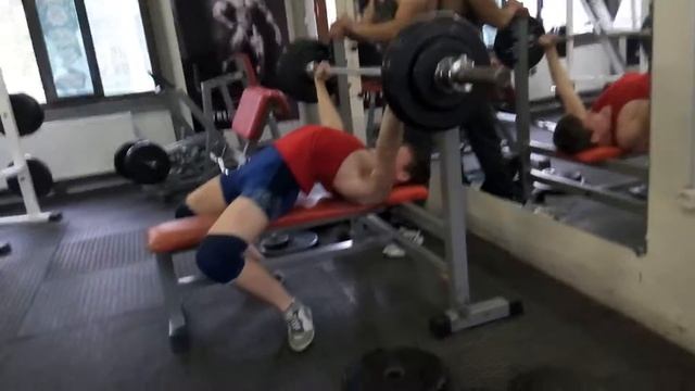 Жим лежа 115 кг. Проходка. смотреть онлайн