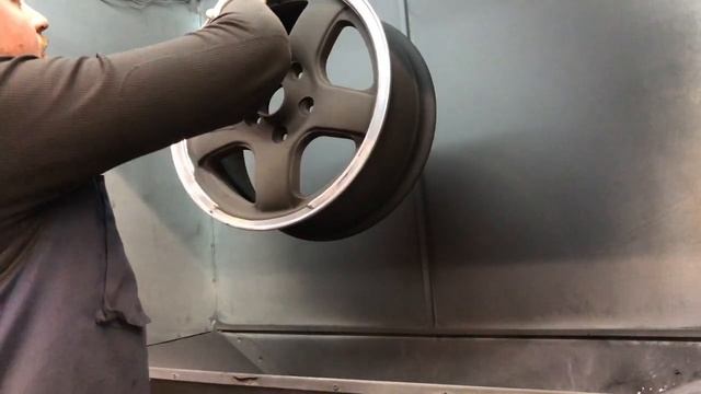 Покраска дисков с кантиком в хром середина чёрная Порошковая Покраска в два цвета смотреть онлайн