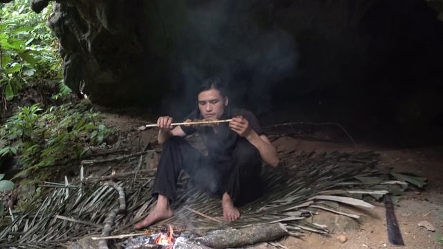 Lots of Freshwater Mussels in the Stream, Survival in the Tropical Rainforest, Ep 132 смотреть онлайн