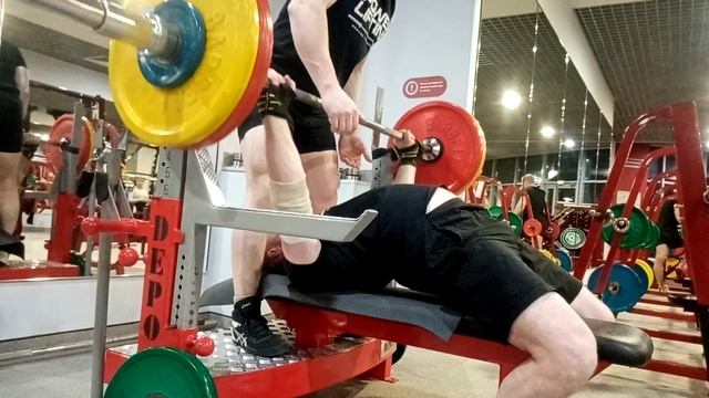 Жим штанги лёжа с паузой на груди 110 на 4 смотреть онлайн
