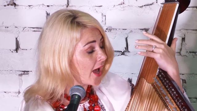 Вкрадені Українські пісні. В саду осіннім айстри білі (з бандурою та акапелла - мікс) смотреть онлайн
