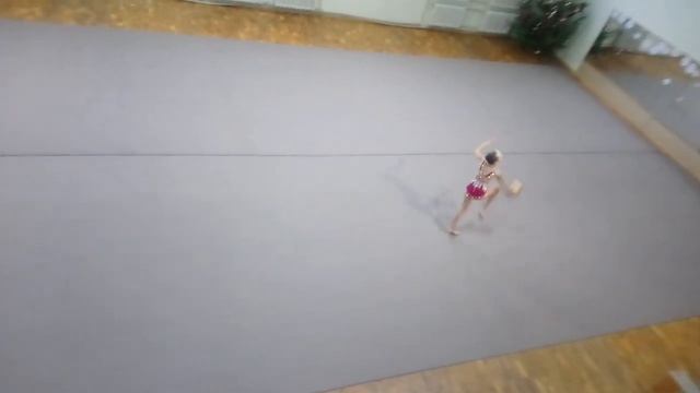 Танец выступление гимнастки с мячом смотреть онлайн