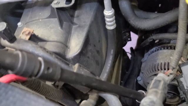 2003 - 2007 Ford E150 How to replace the Alternator смотреть онлайн