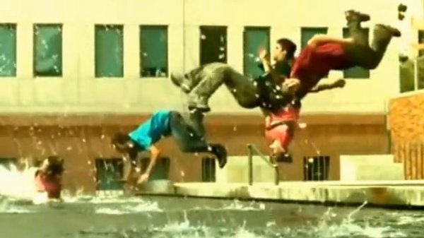 Уроды идут.