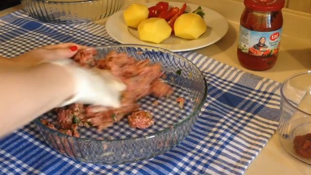 СЕКРЕТ турецких Котлет / Köfte Tarifi / Запеченные котлеты в духовке с овощами / Турция смотреть онлайн