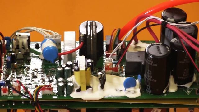 Видеообзор инвертора для аргонодуговой сварки REAL TIG 200 (W223) смотреть онлайн
