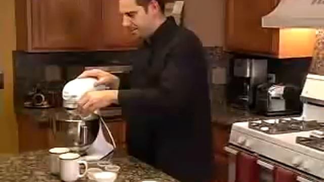 How to Cook Classic Christmas Meals : Traditional Eggnog Recipe смотреть онлайн