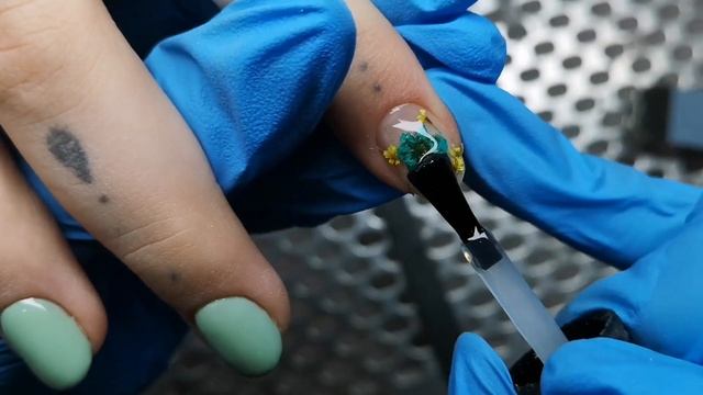 Дизайн ногтей с сухоцветами. Модный маникюр гель-лаком. Прозрачная база с сухими цветами на ногтях смотреть онлайн