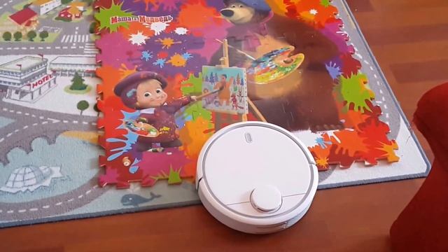 Xiaomi MI Robot преодоление барьеров и уборка круп смотреть онлайн