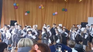 Флешмоб 1Б класс. Посвящение в первоклассники)