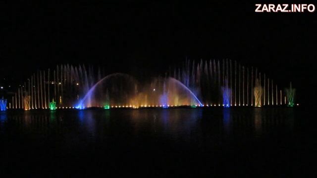 Зараз в Виннице. Сказачно-красивое шоу цветомузыкального фонтана смотреть онлайн