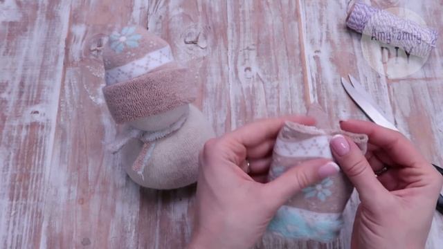 Снеговик из носочка за 10 мин ❄ Простая поделка на новый год ) смотреть онлайн