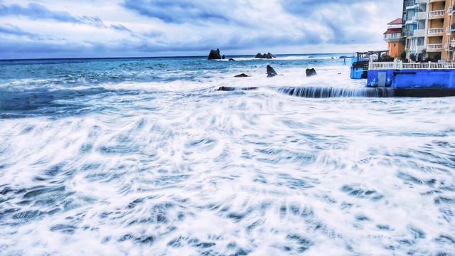 Утес в Крыму. Алушта. Санта Барбара. смотреть онлайн