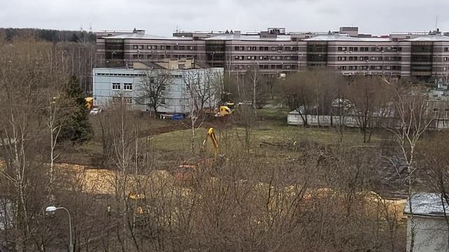 Строительство на территории ГКБ №17 в Солнцево 16.04.2020 смотреть онлайн