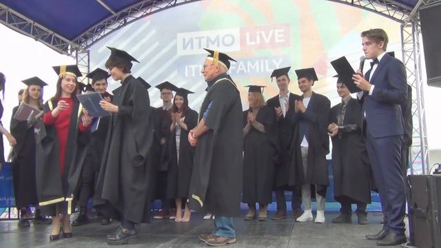 Диплом бакалавра получен) Илья 6.07.2019 Петропавловская крепость смотреть онлайн