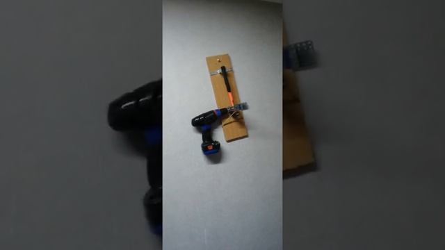 Приспособление для стука по стене.mp4